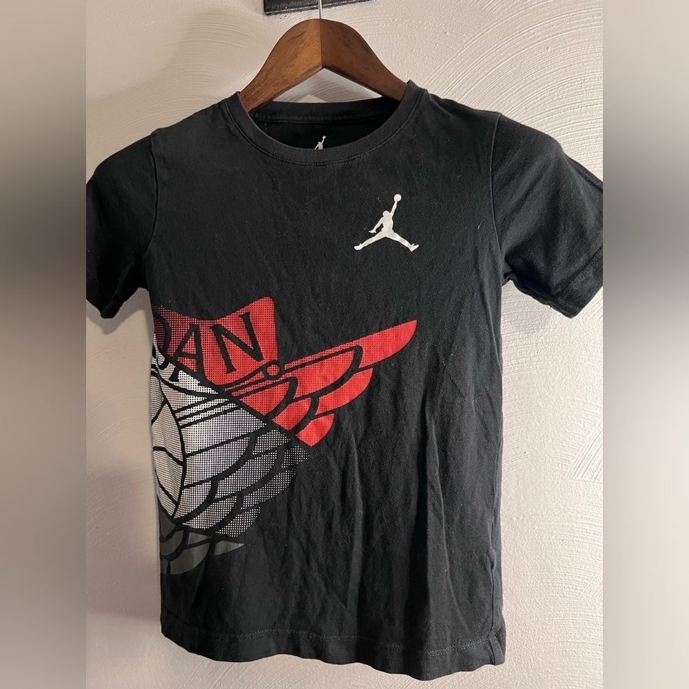 Air Jordon Youth Size S 8-10 t-shirt